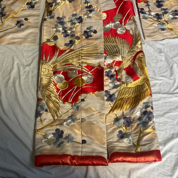 Traditional Japanese Bride Wedding Kimono Uchikake - Picture 6 of 15